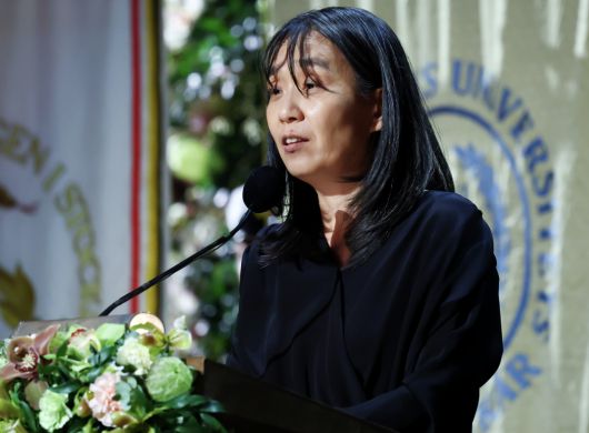 2024 노벨문학상 수상자인 한강 작가가 지난해 12월 스웨덴 스톡홀름 시청사에서 열린 연회에서 수상 소감을 밝히고 있다. [연합뉴스]