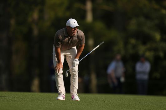 매킬로이가 마스터스 1라운드 15번홀 세컨드샷이 물에 빠지자 실망한 표정을 짓고 있다. [AP]