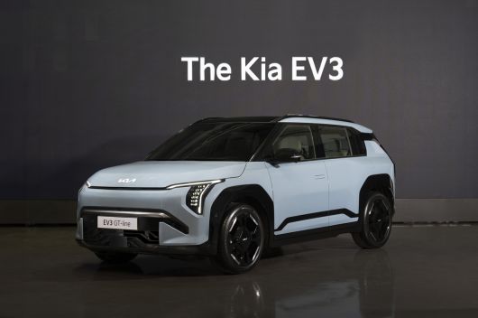‘2025 월드카 어워즈’에서 ‘세계 올해의 자동차’로 선정된 기아 콤팩트 순수 전기 SUV EV3 [기아 제공]