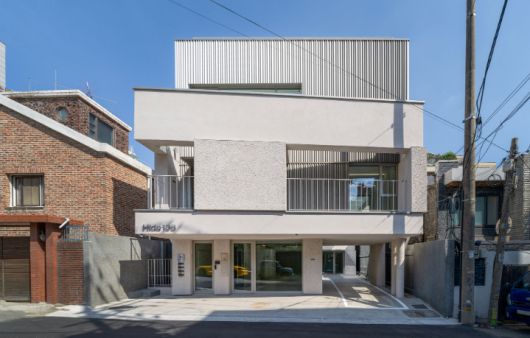 서울 마포구 서교동 대수선 및 증축 프로젝트 ‘HIDE 198’ 외관 모습 이충건 작가