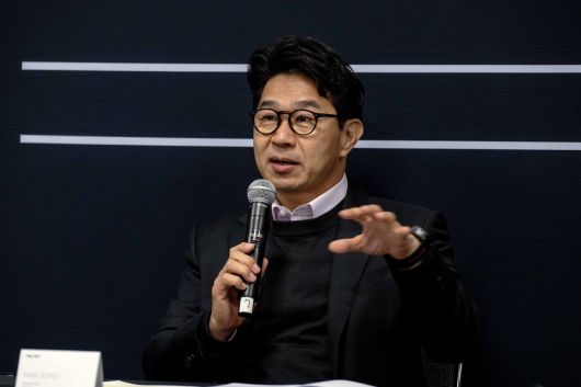 송민규 제네시스사업본부장 부사장이 지난 16일(현지시간) 미국 뉴욕 ‘제이콥 재비츠 컨벤션 센터’에서 열린 간담회에서 발언하고 있다. [제네시스 제공]