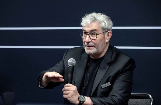 루크 동커볼케 사장이 지난 16일(현지시간) 미국 뉴욕 ‘제이콥 재비츠 컨벤션 센터’에서 열린 간담회에서 발언하고 있다. [제네시스 제공]