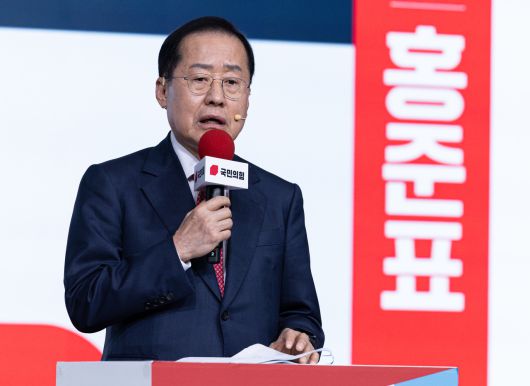 국민의힘 홍준표 대선 경선 후보가 지난 18일 서울 강서구 ASSA아트홀에서 열린 국민의힘 ‘제21대 대통령후보자 1차 경선 비전대회’에서 비전을 발표하고 있다. [연합]