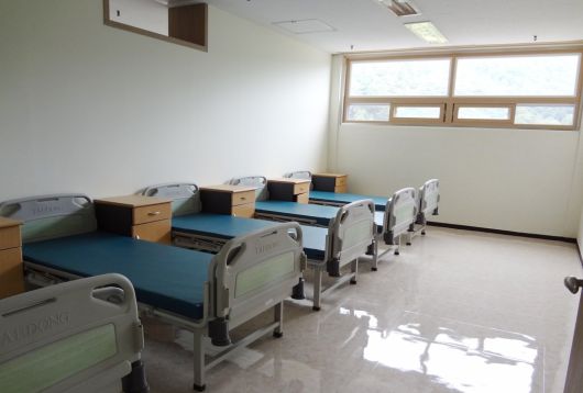 최근 부천의 한 정신병원에서 입원 중인 30대 여성 환자가 장시간 묶여있다 사망하면서 격리·강박 제도에 대한 논란이 촉발됐다. 문제가 된 병원 등에 대한 조사를 마친 인권위는 격리·강박 제도에 대한 제도 개선을 보건복지부에 권고했다. [연합]