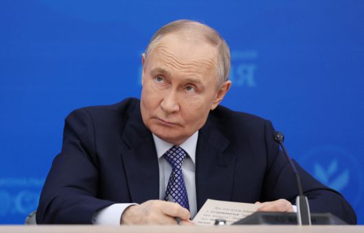 21일(현지시간) 블라디미르 푸틴 러시아 대통령이 러시아 모스크바에서 열린 지방자치단체장과의 회의에 참석하고 있다. [로이터]