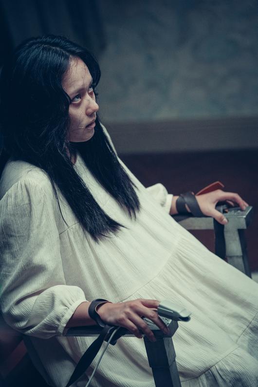 ‘거룩한 밤: 데몬헌터스’는 부마자 ‘은서’를 연기한 배우 정지소를 제외하고는 설명이 불가능하다./롯데엔터테인먼트 제공