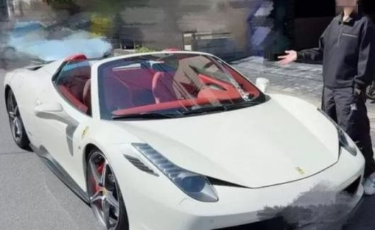 일본의 음악 프로듀서 혼콘이 자신의 SNS를 통해 구매한 지 1시간밖에 되지 않은 ‘페라리 458 스파이더’가 화재로 완전히 전소됐다고 알렸다. [엑스(X·옛 트위터)]