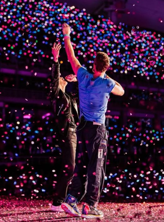 콜드플레이 2회차 콘서트에 깜짝 등장한 방탄소년단 진 [콜드플레이 SNS]