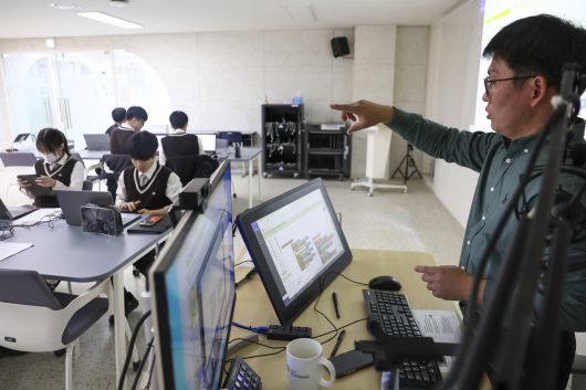 서울 관악구 당곡고등학교에서 고교학점제 ‘스마트콘텐츠 실무 수업’이 진행되고 있다. [연합]