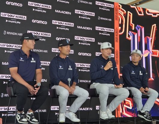 LIV 골프 코리아에 출전하는 아이언헤드GC 팀. 왼쪽부터 대니 리, 케빈 나, 장유빈, 고즈마 지니치로      인천=조범자 기자