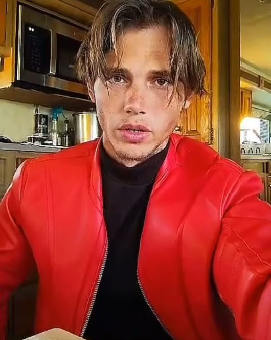 미국 ‘꽃거지’ 브래드 러브가 올린 일상의 모습. [SNS 갈무리]