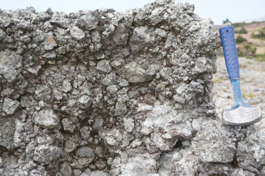 한라산 모세왓 유문암질 각력암. [국가유산청]