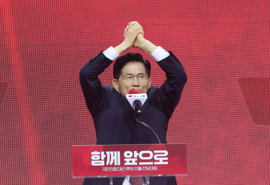 국민의힘 대선 후보로 선출된 김문수 후보가 3일 경기 고양시 킨텍스에서 열린 국민의힘 전당대회에서 수락 연설을 하고 있다. [연합]
