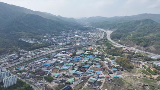 하남시 교산신도시에서 차량 10분 내 도착 가능한 신장동 일대 모습. 녹색 유니온파크 뒤로 하남 스타필드와 신세계백화점이 보인다. [윤병찬PD]