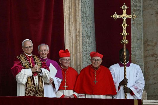 133명의 추기경 선거인단은 8일(현지시간) 제267대 교황으로 미국의 로버트 프랜시스 프레보스트(69·왼쪽) 추기경을 새 교황으로 선출했다. [AFP]