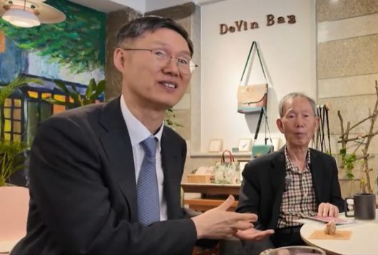 문형배 전 헌법재판소장 권한대행(좌) 김장하 선생. [MBC경남 뉴스 유튜브 캡처]