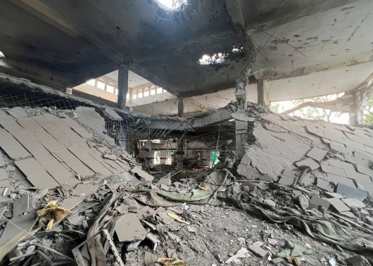 7일(현지시간) 파키스탄 라호르 인근 무리데케에 있는 이슬람 사원이 훼손된 모습. [로이터]