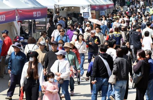 여주 도자기축제에 몰려든 인파