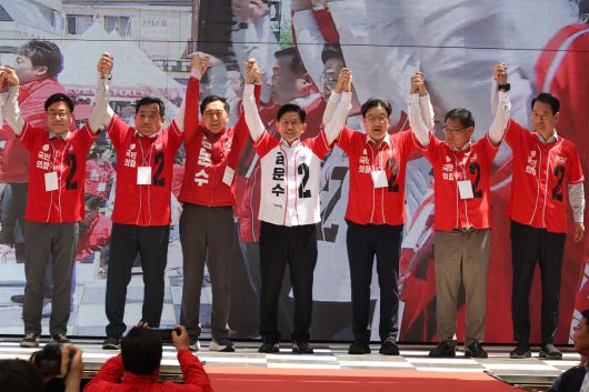 김문수 국민의힘 대선 후보가 13일 울산 뉴코아아울렛 앞에서 유세를 하고 있다. 2025.5.13 [공동취재]