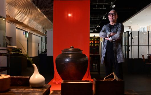 민경식 ㈜민경식건축사무소 대표가 지난달 30일 오후 서울 명동 한식 레스토랑 ‘콩두’에서 가진 헤럴드경제와의 인터뷰에 앞서 포즈를 취하고 있다.    이상섭 기자