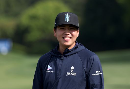 장유빈이 14일 제주 서귀포 핀크스GC에서 열린 KPGA 투어 SK텔레콤 오픈 연습라운드 도중 환하게 웃고 있다.   [KPGA 제공]