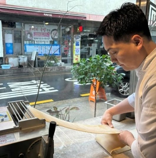제면을 하는 김낙영 셰프. 서교난면방