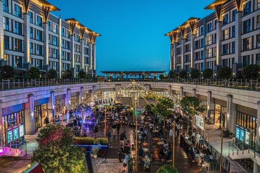 제주 민관합동 축제 ‘푸드앤 와인 페스티벌’이 진행중인 제주신화월드 야외 테라스