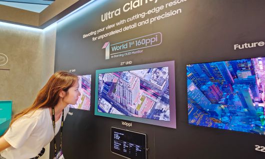 삼성디스플레이가 20~23일(현지시간) 대만 타이베이에서 열리는 ‘컴퓨텍스 2025’에서 자발광 최고 픽셀밀도(160PPI) 27형 UHD 제품을 선보였다. [삼성디스플레이 제공]