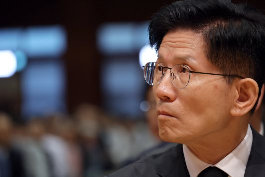 국민의힘 김문수 대선 후보가 24일 충북 단양군 구인사에서 열린 상월원각대조사 제51주기 열반대재에서 생각에 잠겨 있다. <연합>