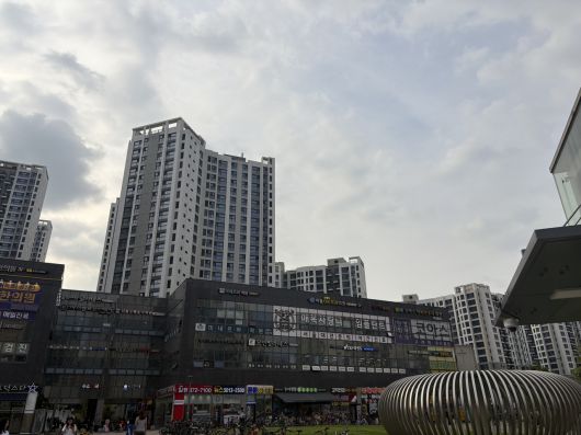 고덕 그라시움 종합상가의 모습. [정주원 기자]