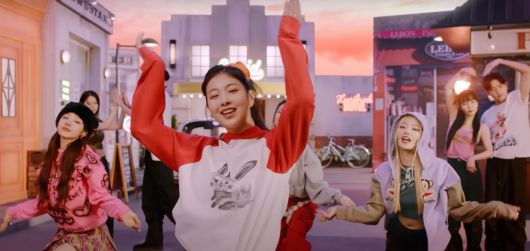 영국팝 메인차트 톱10에 올라있는 피프티피프티. [유튜브 뮤직비디오 캡쳐]