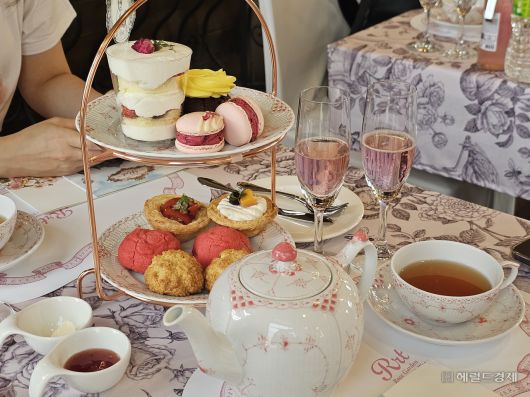 에버랜드 장미축제에서 맛볼 수 있는 애프터눈 티 세트. 김민지 기자