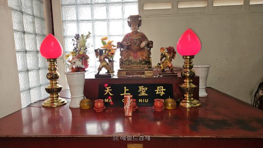 금덕원 2층 법당의 천상성모