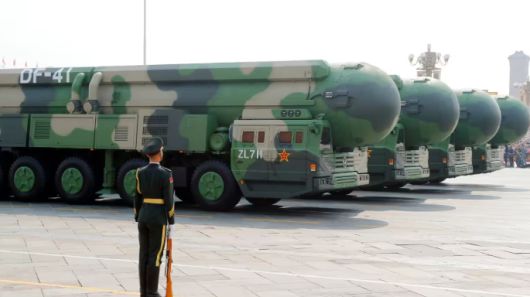 중국 군사당국이 지난 2019년 베이징 천안문 광장에서 공개한 ICBM 둥펑-41. [로이터]