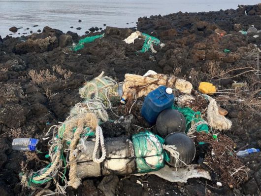 제주도 해안에 버려진 쓰레기들.[제주클린보이즈클럽]