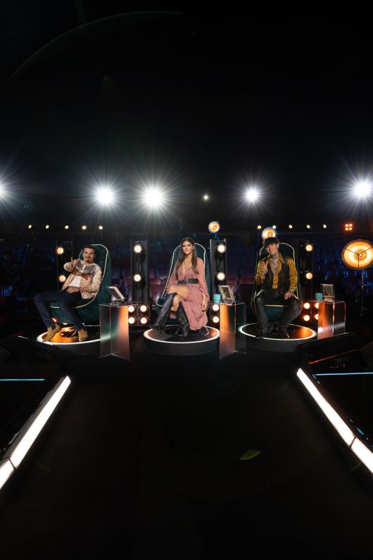 하이브 라틴 아메리카의 밴드 오디션 ‘파세 아 라 파마(PASE A LA FAMA, 스타가 되는 길)’에 심사위원으로 참여하는 (왼쪽부터) 오라시오 팔렌시아, 아나 바르바라, 아드리엘 파벨라.