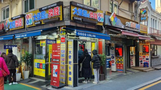 서울 중구 명동 인근에 위치한 사설환전소. [헤럴드경제=정호원 기자]