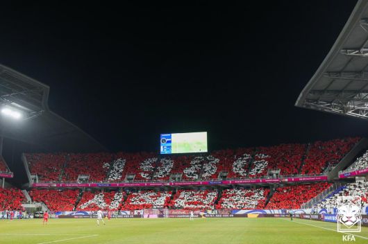 지난 3월 월드컵 예선 요르단전서 선보인 관중석 카드섹션. 11회 연속 월드컵 본선 진출을 염원하는 ‘1986 시작된 꿈’이라는 문구의 카드섹션이다.    [KFA 제공]