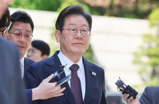 이재명 대통령이 지난달 4월 서울 서초구 서울중앙지방법원에서 열린 ‘대장동 배임ㆍ성남FC 뇌물’ 1심 속행 공판에 출석하고 있다. [연합]