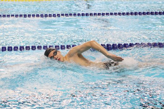 황선우가 국제 규격으로 새 단장한 진천 국가대표선수촌 수영센터에서 시연하는 모습    [대한체육회 제공]