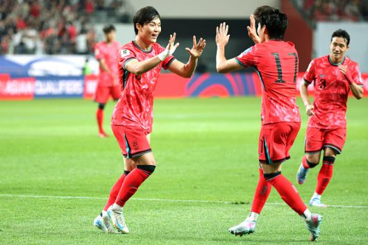 홍명보호의 젊은피 선봉에 선 오현규(왼쪽)와 배준호    [게티이미지]