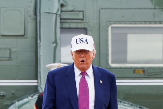 도널드 트럼프 미국 대통령이 10일(현지시간) 노스캐롤라이나 포트 브래그 육군기지를 방문해 연설하고 있다. [로이터]