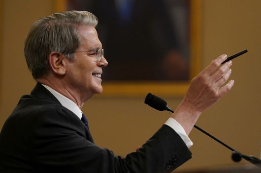 스콧 베선트 미국 재무부 장관이 11일(현지시간) 미국 워싱턴 D.C. 국회의사당에서 열린 하원 세입위원회 청문회에서 증언하고 있다. [로이터]