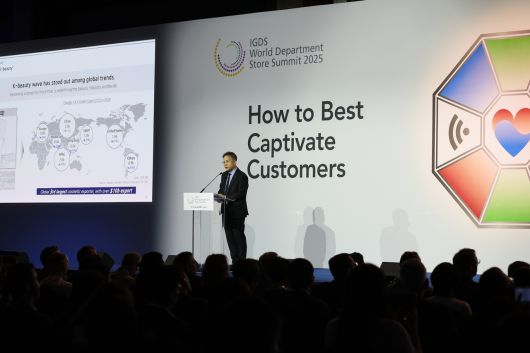 ‘K-뷰티의 두 번째 물결’의 연사자로 나선 김승환 아모레퍼시픽 대표 [롯데백화점 제공]