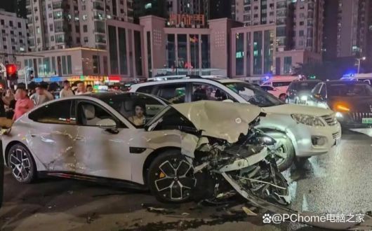 중국 정저우시에서 발생한 SU7 연쇄추돌사고[중국 IT 정보 플랫폼 PChome 캡처]
