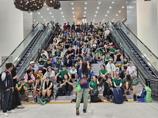 14일 강원도 영월에서 클린하이커스가 주최해 열린 ‘제1회 쓰레기줍기대회’를 시작하기에 앞서 주최 측이 사전 설명을 하고 있다. 김광우 기자.