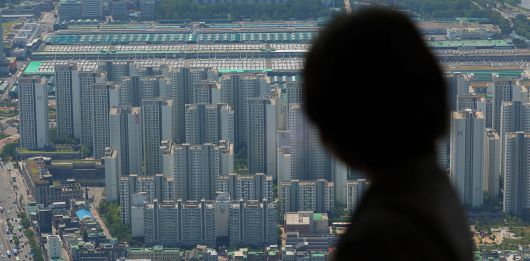 서울 송파구 롯데월드타워에서 바라본 아파트 단지 모습. [연합]