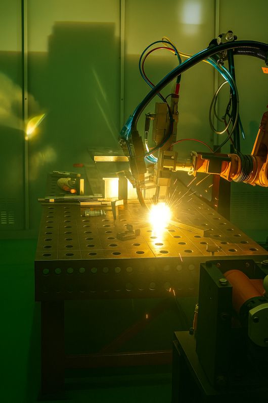 레어저-아크 하이브리드 용접장비로 용접 중인 모습.[한국생산기술연구원 제공]