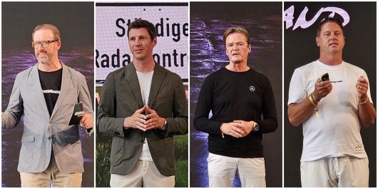 롭 할러웨이(왼쪽부터) 메르세데스-벤츠 승용 및 밴 글로벌 커뮤니케이션 총괄, 미하엘 쉬베 AMG 최고경영자(CEO), 마르쿠스 쉐퍼 메르세데스-벤츠 최고기술책임자(CTO), 고든 바그너 메르세데스-벤츠 최고디자인책임자(CDO)가  25일(현지시간) 독일 아팔터바흐에서 열린 ‘콘셉트 AMG GT XX 월드 프리미어’ 행사에서 발표하고 있다. 독일(아팔터바흐)=서재근 기자