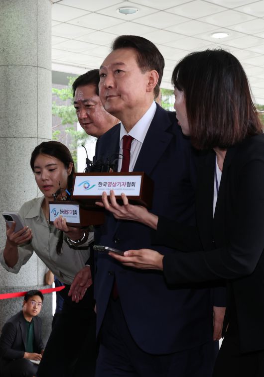 윤석열 전 대통령이 28일 피의자 신분으로 내란특검 조사를 받기 위해 서울 서초구 서울고검 청사로 출석하고 있다. 2025.6.28 [공동취재]